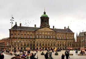Amsterdam: Royal Palace Ticket, Audio Tour & City Walk