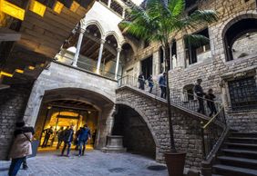 Barcelona: Picasso Museum Ticket & Audio Tour with El Born Walk