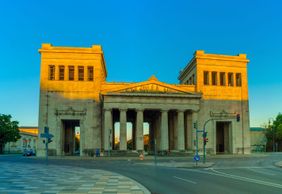 Munich: Audio Tour of Konigsplatz Area