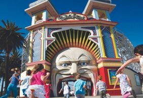 Luna Park Melbourne: Entry Ticket with Unlimited Rides