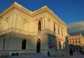 Vienna: Albertina Modern Ticket & City Walk Audio Tour