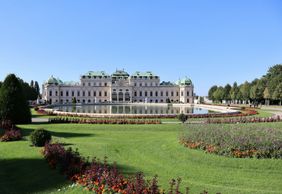 Vienna: Upper Belvedere Ticket & Highlights Audio Tour with a City Walk