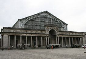 Brussels: Autoworld Ticket & City Highlights Audio Tour