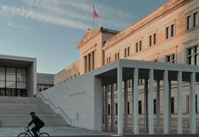 Berlin: Neues Museum Ticket & Audio Tour with a City Walk