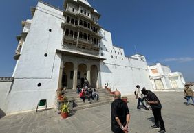 Udaipur's Treasures: Tiger Lake & City Landmarks Walk