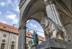 Munich: Audio Tour around Residenz Palace, Odeonsplatz & Court Garden