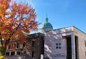 Montreal: Musée des Hospitalières Ticket & a City Walk Audio Tour