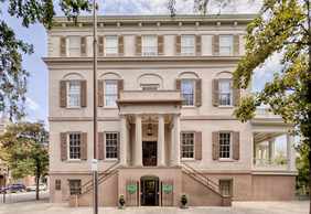 Savannah's Historical Journey - A Walking Tour
