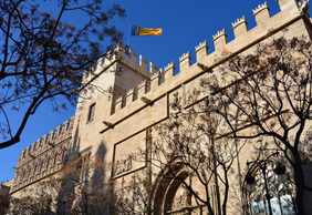 Valencia's Medieval Highlights: A Walking Tour