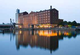 Duisburg: Harbor History Audio Tour