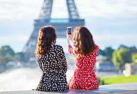 Hop-on/Hop-off Public Bus Tour: Eiffel Tower, Arc de Triomphe & Champs-Elysées