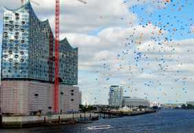 Hamburg: Elbphilharmonie Plaza Ticket & HafenCity Audio Tour