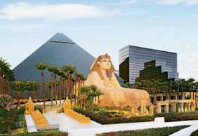 Las Vegas: Self-Guided Audio Walk Through the Strip’s Icons