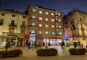 Vic: Paseo autoguiado por las fuentes y casas con historia