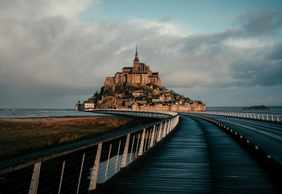 Mont Saint-Michel: Entry Ticket and Guided Day Tour from Paris