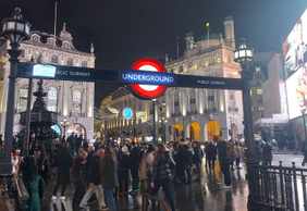 London: Self-Guided Audio Walk Through Food, Film, and Landmarks