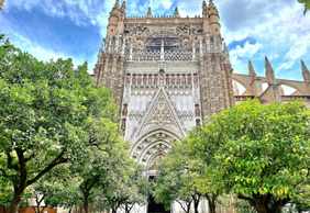 Seville: Self-Guided Audio Walk Through Royal and Riverside Icons