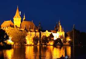 Budapest: Self-Guided Audio Tour Through the City's Grand Icons