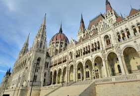 Budapest: Self-Guided Audio Walk Through Grand Pest Landmarks
