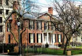 Toronto: Self-Guided Audio Walk Through Old Town and Civic Icons