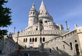 Budapest: Self-Guided Audio Walk Through Danube and Castle Icons