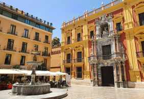Málaga: Self-Guided Audio Walk Through Old Town Treasures