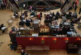 Leeds: Self-Guided Audio Walk Through Civic Grandeur and Arcades