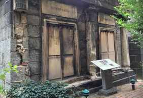 Baltimore: Self-Guided Audio Walk Through Mount Vernon & Beyond