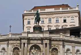 Vienna: Albertina Palace Opulence Audio Tour