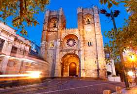 Lisbon: Audio City Walk with Lisbon Cathedral Ticket