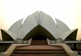 Delhi: Hauz Khas Village Historical Audio Tour
