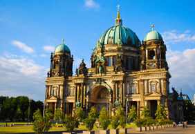 Berlin AI-Generated Audio Tour: Journey Through Time