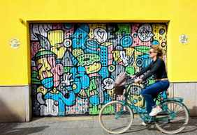 Cultural Bike Tour in Valencia: Turia Park and City Center, from Ancient Gates to Modern Wonders