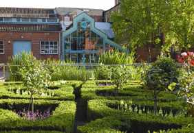 Hull: Self-Guided Audio Walk Through History and Waterfront Life