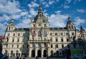 Graz: Self-Guided Audio Walk Through Hilltop Views and Old Town