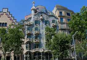 Barcelona: Casa Batllo Ticket with City Wonders Audio Tour