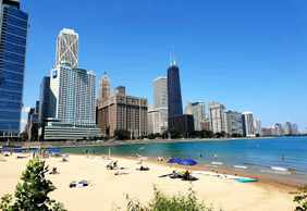 Chicago's Hidden Gems: Streeterville, Lakefront & the Magnificent Mile Audio Tour