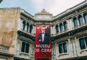 Barcelona: Museo de Cera Ticket and a Self-Guided Audio Tour Through the City