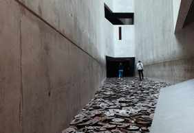 Berlin: Jewish Museum Ticket & City Highlights Audio Tour