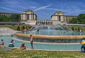 Paris: Aquarium Ticket and a Self-Guided Audio Walk Through the City