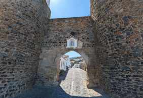 Monsaraz: Witches, Templars and the Infinite Lake - self-guided tour