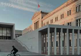 Berlin: Neues Museum Ticket & Audio Tour with a City Walk