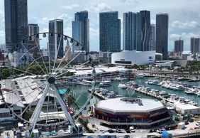 Miami: Skyviews Ticket & City Sightseeing Audio Tour