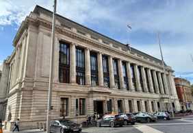 London: Science Museum Timed Entry & Audio Tour with a City Walk