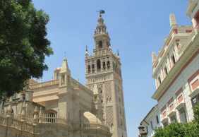Sevilla: Royal Alcazar Ticket & City Walk Audio Tour