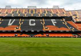 Valencia: Mestalla Stadium Ticket & City Highlights Audio Tour