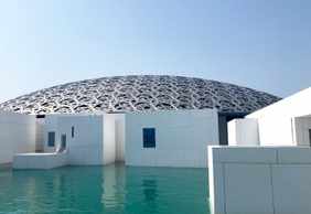 Abu Dhabi: Louvre Ticket & Cultural District Walk Audio Tour