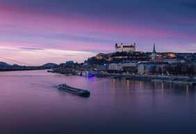 Bratislava: Historic Old Town & Castle Audio Tour