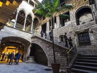 Barcelona: Picasso Museum Ticket & Audio Tour with El Born Walk