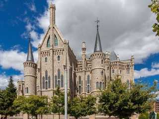 Astorga: Episcopal Palace Ticket & Gaudi Audio Tour